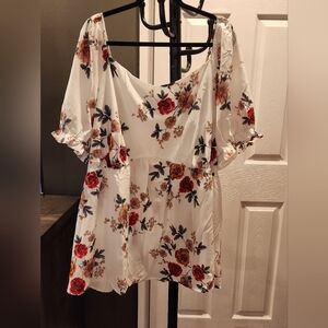 Awesome find! Bloomchic floral print elastic waist size 32 lantern sleeve blouse